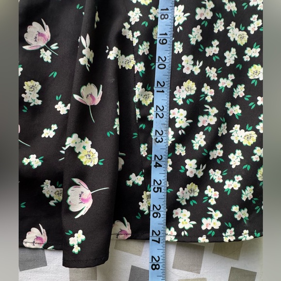 LC Lauren Conrad Black Floral Flowy Tank Top Size Small - Picture 8 of 9